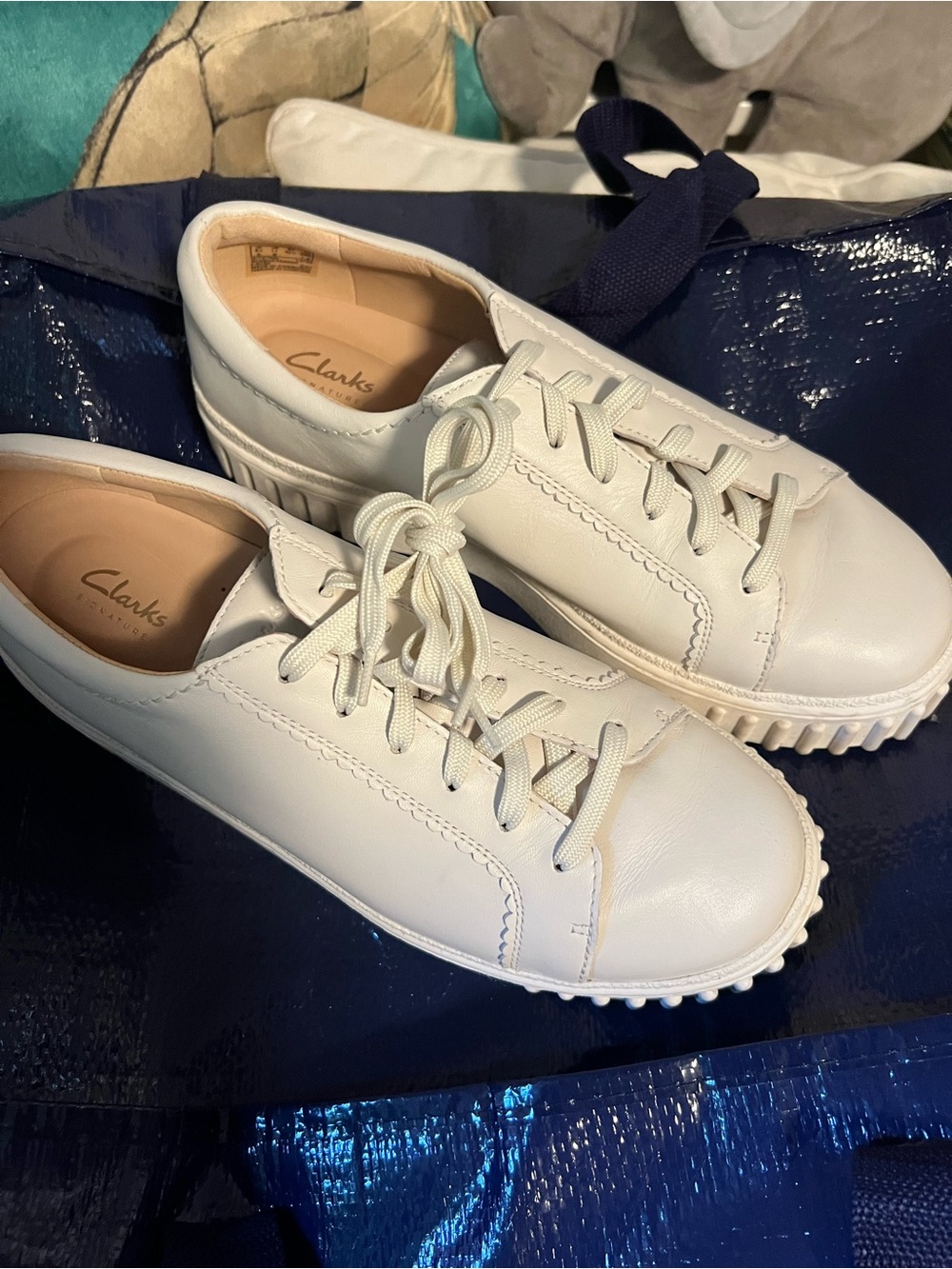 Clarks Women's Cream Leather Lace-Up Sneakers